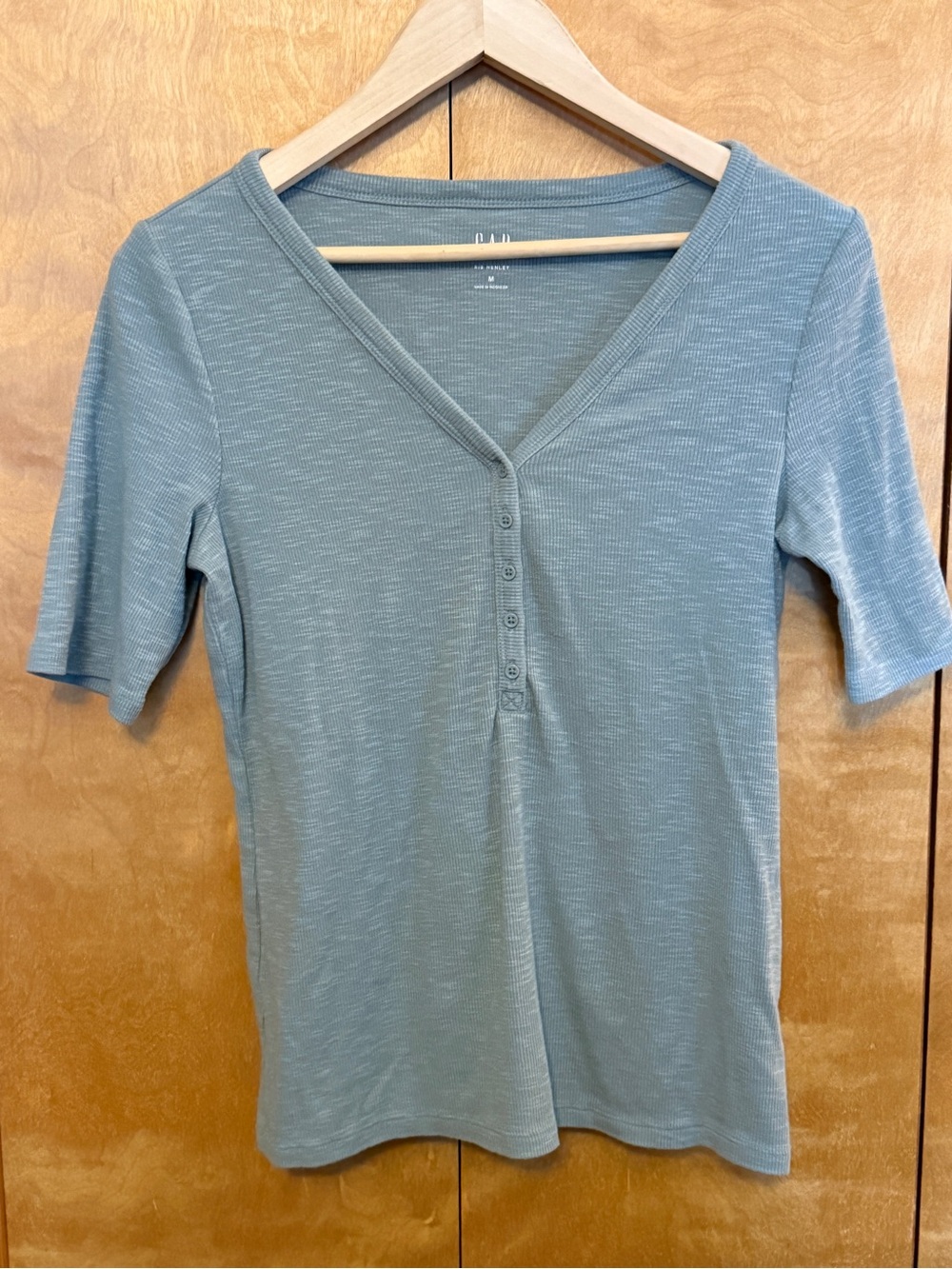 GAP Burnout Rib Henley Short Sleeve Top - Dusty Blue Women size Medium